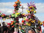 La vera santa della Gens du voyage - fiori in spiaggia (foto di Sara Pellicoro)